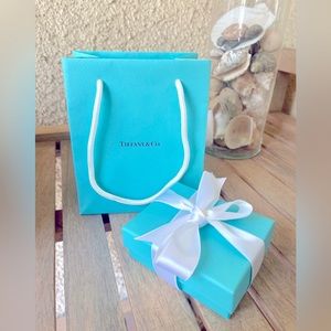 Small Tiffany’s bag and gift box.